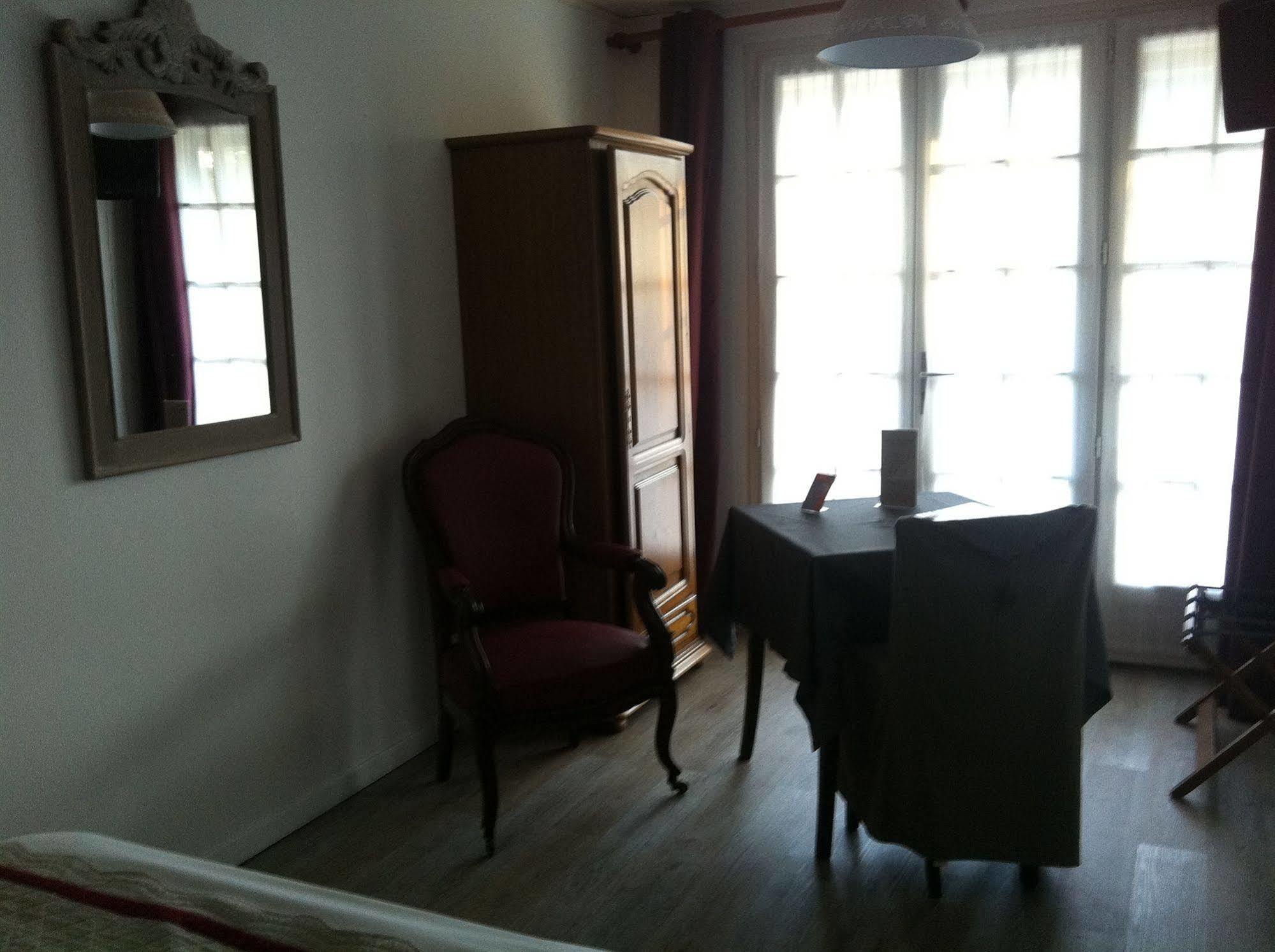 Logis Hotel Les Nympheas Chaufour-lès-Bonnières Eksteriør billede