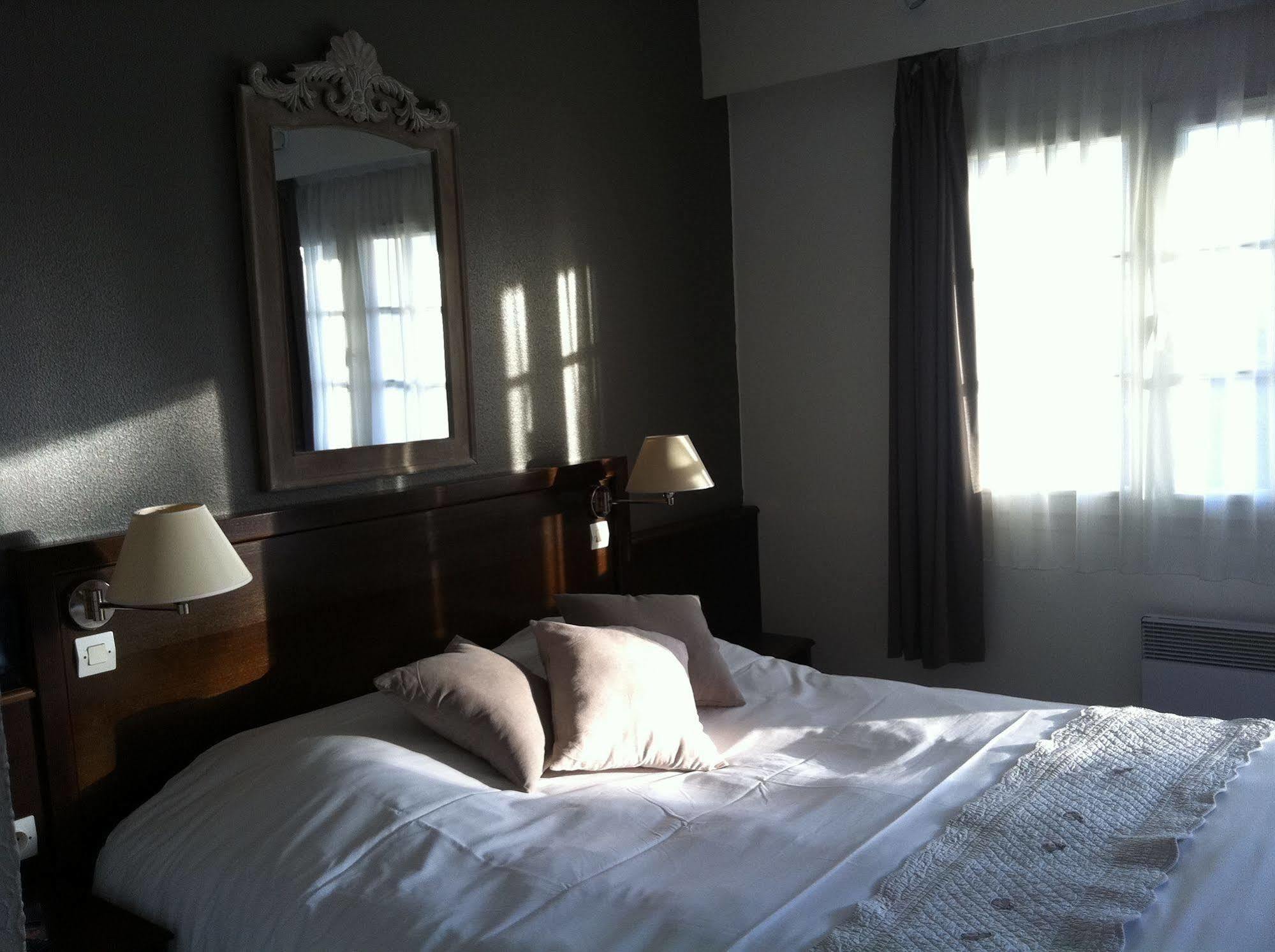 Logis Hotel Les Nympheas Chaufour-lès-Bonnières Eksteriør billede