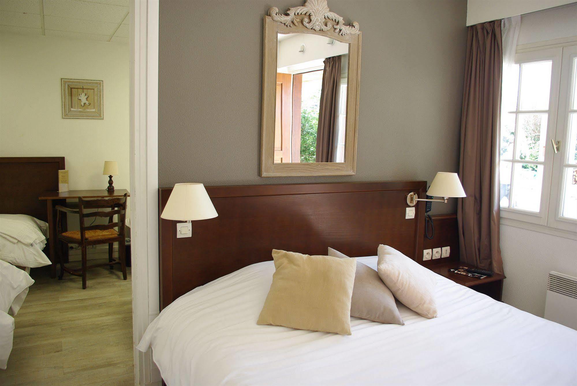 Logis Hotel Les Nympheas Chaufour-lès-Bonnières Eksteriør billede
