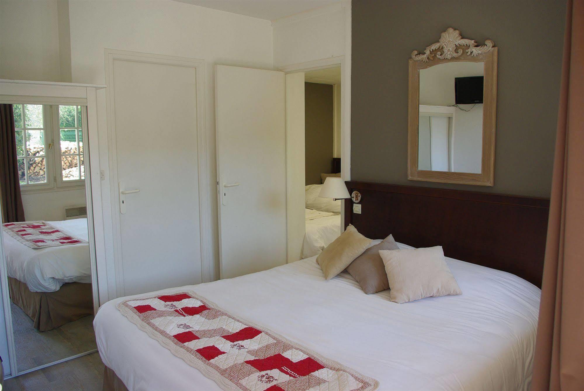 Logis Hotel Les Nympheas Chaufour-lès-Bonnières Eksteriør billede